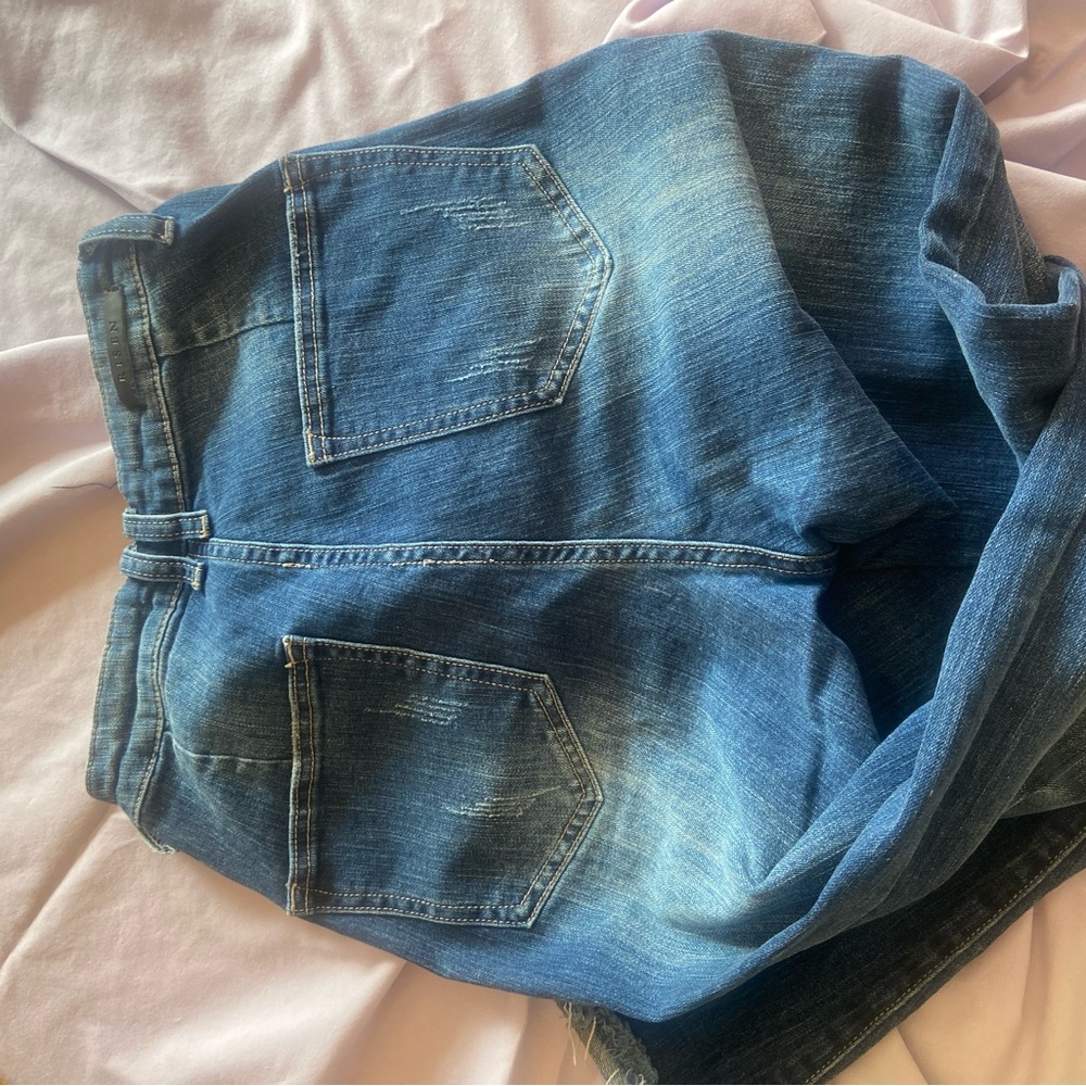 Women’s Risen Jeans. High waisted. Large flare at the bottom. Size 27/5.